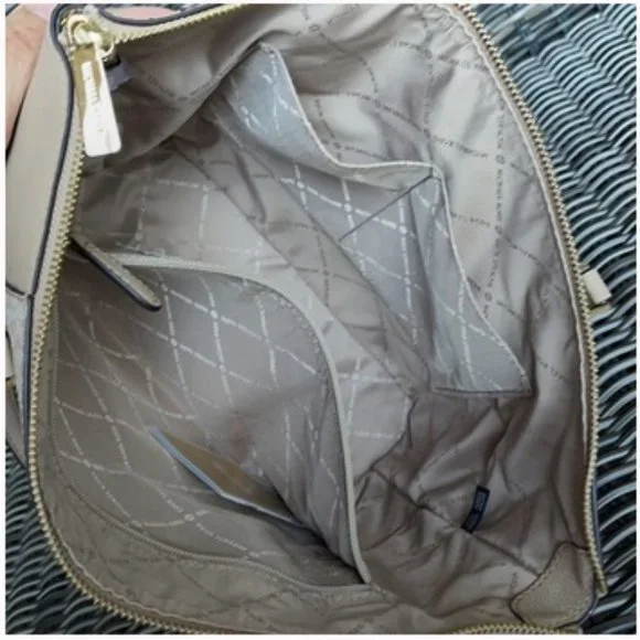 Michael Kors Charlotte Large Top Zip Tote - Picture 15 of 16